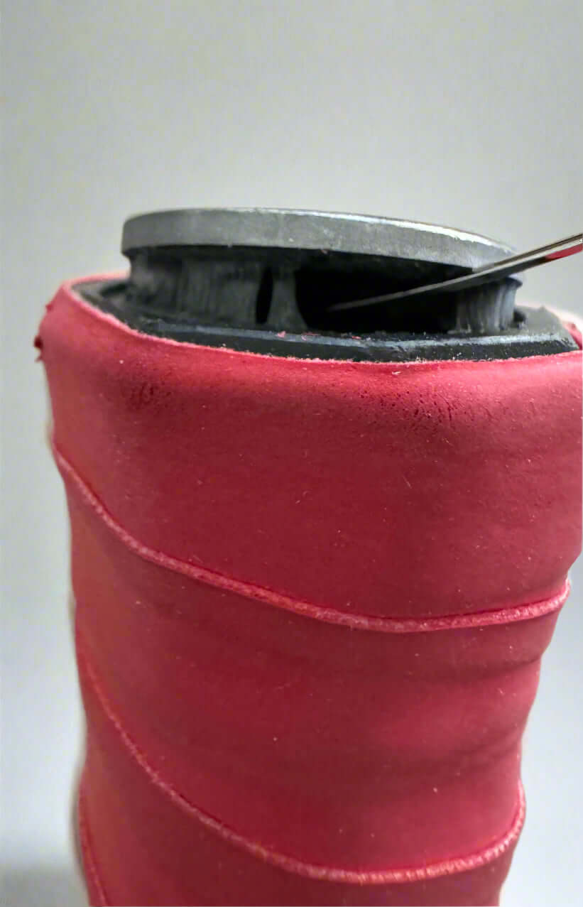 FLICK WEIGHT Pro Line: 18g Tungsten showcased with a sleek red exterior and precision grip design.